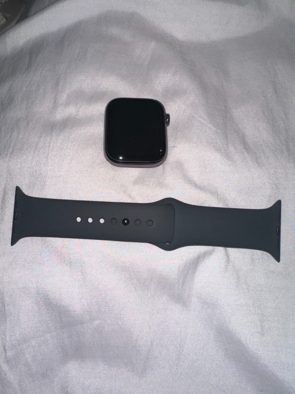 (MNW13LL/A) Midnight Colored Apple Watch Series 8 (GPS + Cellular, 45mm) - Picture 2 of 4